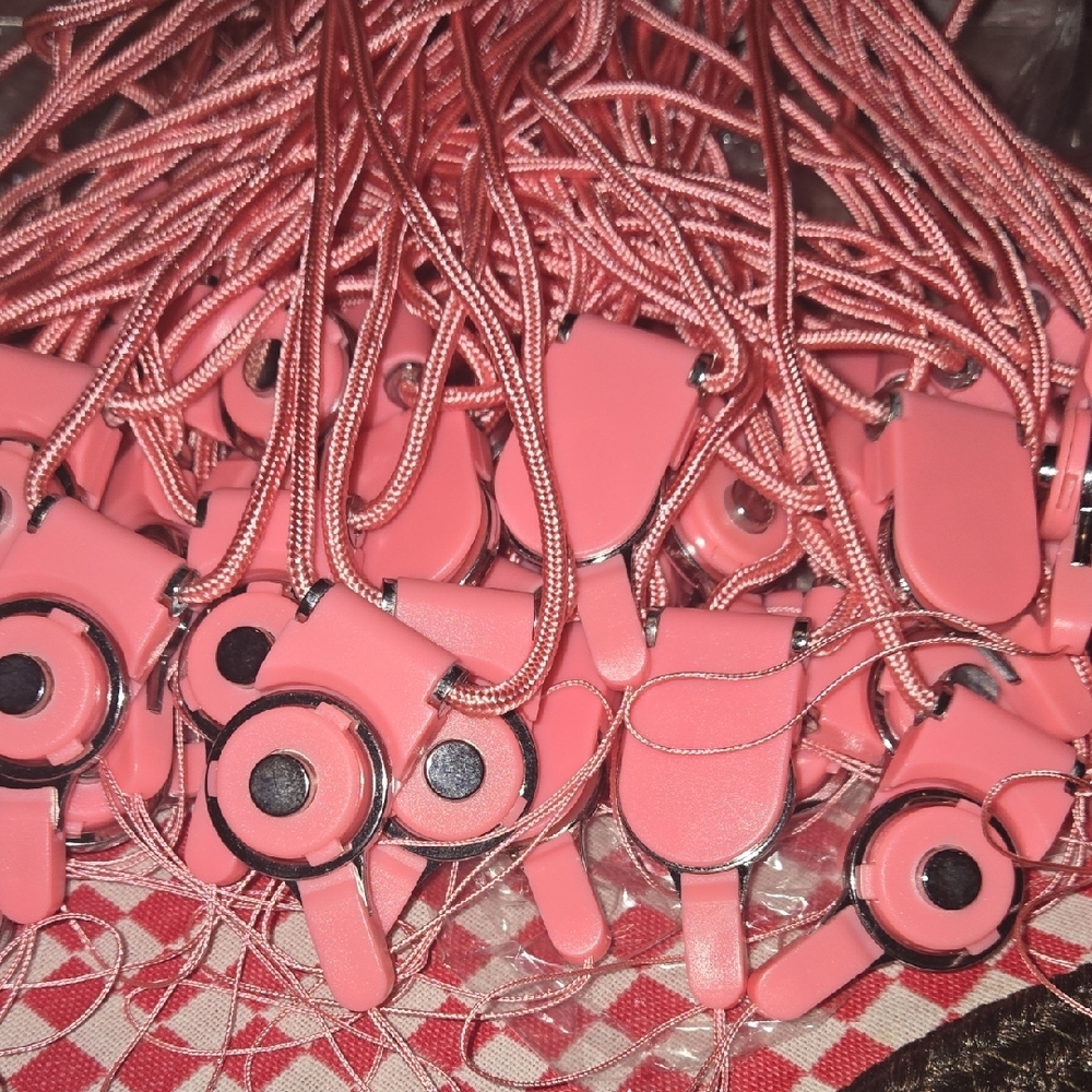 20 pcs X$20 Pink Lanyard with Detachable Neck Strap - Picture 3 of 3